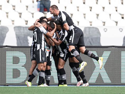 Botafogo Vence Bangu Por A Assist Ncia De Estreante Pelo