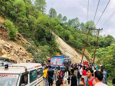 सल्यानमा गुडिरहेको यात्रुवाहक बसमा करेन्ट प्रवाह हुँदा घटनास्थलमै २