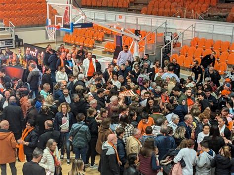 L heure de la célébration pour le Tango Bourges Basket et des adieux