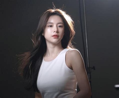 Profil Go Yoon Jung Aktris Cantik Yang Kabarnya Gantikan Jung So Min