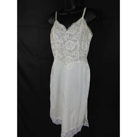 Vanity Fair Intimates And Sleepwear Vintage Vanity Fair Offwhite Lace