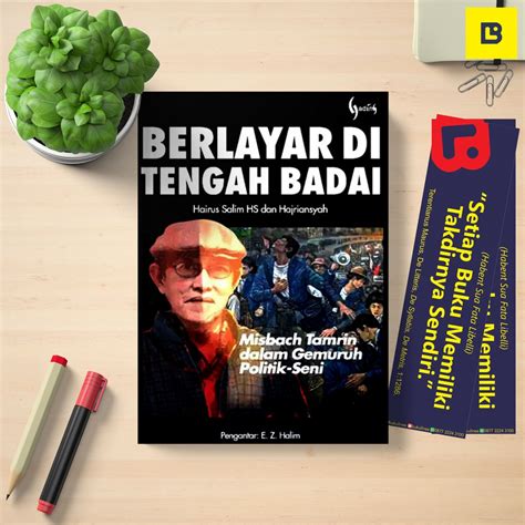 Jual Buku Berlayar Di Tengah Badai Hairus Salim Hs Dan Hajriansyah Indonesiashopee Indonesia