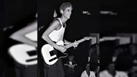 Muri Jack Sherman Ex Guitarrista De Red Hot Chili Peppers