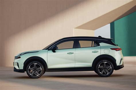 Lynk Co 06 EM P Officially Unveiled With 299 Hp And 102 Km Range