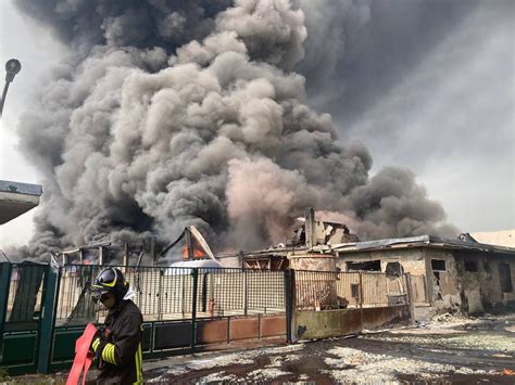 Incendio In Azienda Chimica Vicino Milano Tre Feriti Metasociale