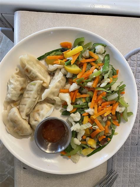 Chicken Vegetable Potstickers With Veg And Sweet Chili Sauce 325cal