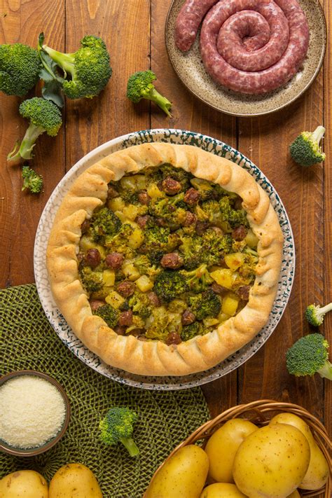 Torta Salata Con Broccoletti Patate E Salsiccia Sonia Peronaci