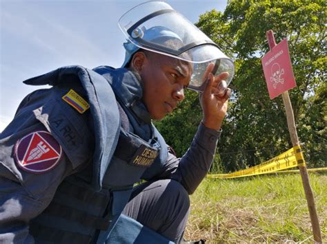 Ejército Colombiano Capacitará A Soldados Ucranianos En Desminado