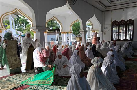 Shalat Idul Adha Jamaah Tarekat Syattariah Antara Foto