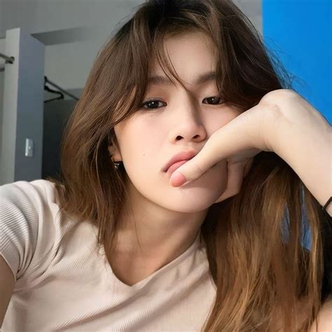 Bini Maloi Fake Photo Short Hair Pretty Brunette Tiktok Style