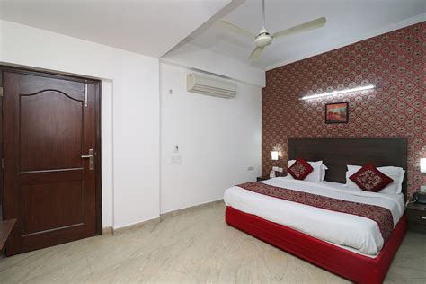 OYO Hotel Jashn's Inn Near Jasola Vihar Shaheen Bagh Metro Station, OYO ...