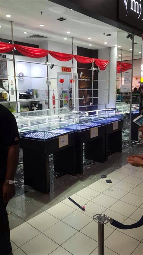 Video Rompakan Kedai Emas Di Giant Banting CariDotMy