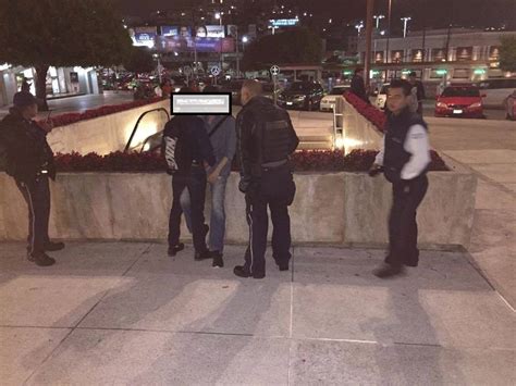 Retiran A Pareja Gay De Centro Comercial Grupo Milenio