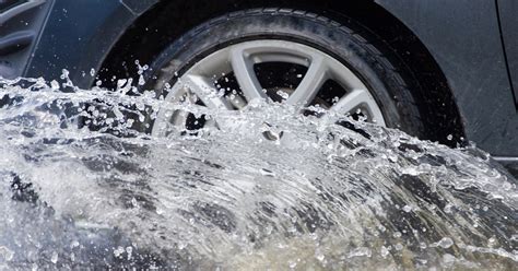 What do I Need to Know About Hydroplane Car Accidents?