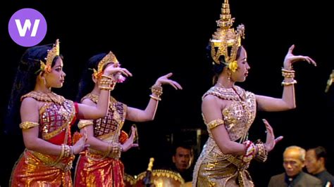 Danse traditionnelle cambodgienne En tournée avec les artistes du