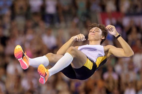 Salto Con Lasta Duplantis Vola A Metri Nuovo Record Del Mondo