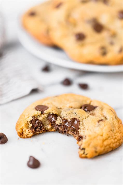 Best Bakery Style Chocolate Chip Cookies Recipe Handle The Heat