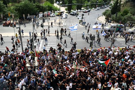 Enfrentamientos En El Funeral De La Periodista Palestina Asesinada