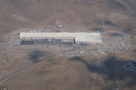 Teslas Gigafactory Revealed In Latest Drone Footage Daily Mail Online