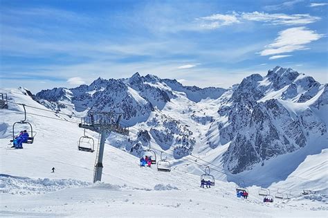 Skiing Across the French Pyrenees - MelbTravel