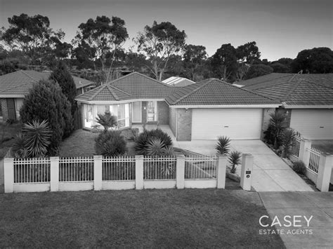 8 Castella Place Hampton Park Vic 3976 For Sale Au