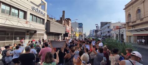 Lomas De Zamora Vecinos Reclamaron Frente A Las Oficinas De Edesur Por