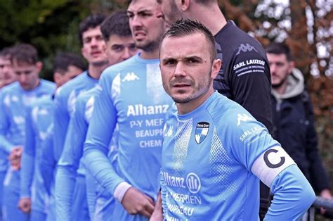 Il est quand même pas mal le but de ce footballeur amateur est il le plus beau du monde