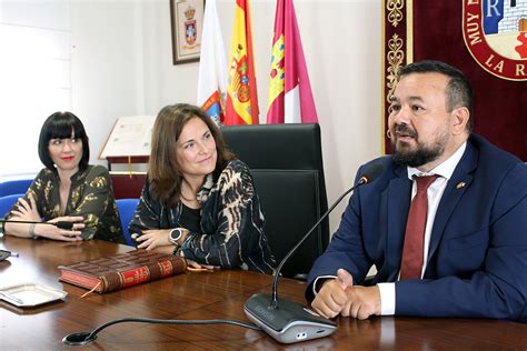 El Alcalde De La Roda Analiza Con La Gerente De Administración De La Justicia Las Necesidades