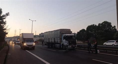 TEM de feci kaza TIR ile kamyon çarpıştı Sürücüyü ön camdan