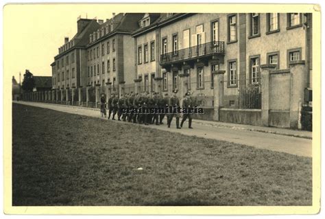 Orig Foto Soldaten Marschieren An Kaserne Flugplatz FREIBURG Breisgau