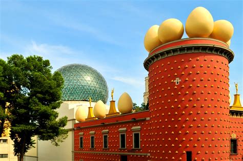 Dali Theatre Museum In Figueres Spain Barcelona Day Trips Dali