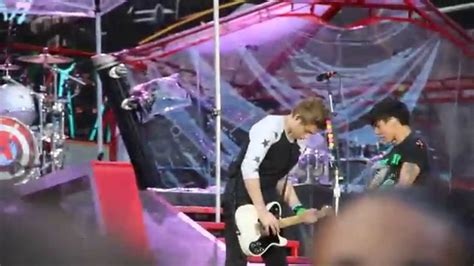 5 Seconds Of Summer Out Of My Limit Lincoln Financial Field Philly Pa August 14 2014 Wwa Tour