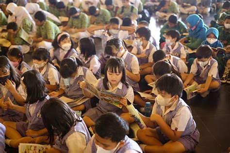 Tingkatkan Literasi Ribuan Siswa SD Dan SMP Ikuti Solo Membaca Buku