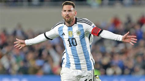 Lionel Messi Leads Argentina Over Ecuador With Late Goal To Kick Off