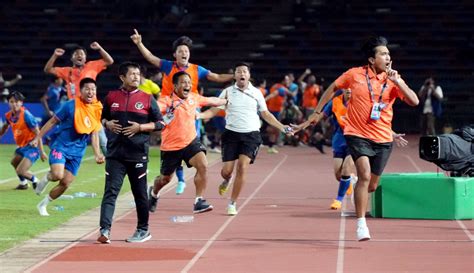 Detik Detik Staff Pelatih Timnas Indonesia U 22 Kena Pukul Dan Tendang