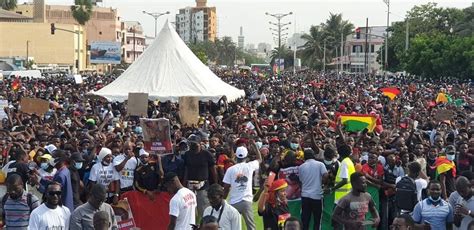 Manifestation de soutien Les Guinéens de Dakar remplissent la place