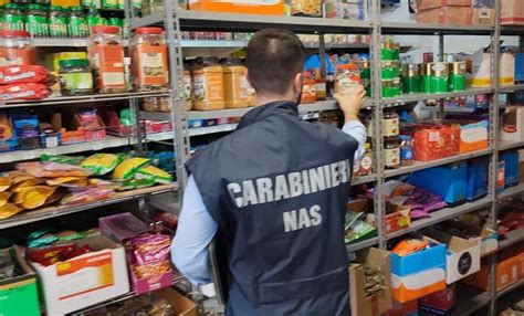 A Reggio Emilia Cinquanta Chili Di Cibo Scaduto E Scarsa Igiene Market