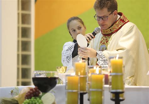 Quinta feira Santa Missa da Ceia do Senhor 19h30 Paróquia São