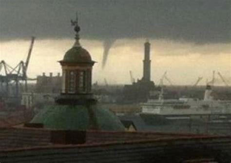 Due Trombe D Aria A Genova VareseNews Foto