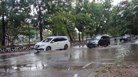 Bmkg Hujan Lebat Disertai Petir Dan Angin Kencang Warnai Cuaca Ntt