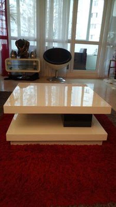 TOKYO Table basse carrée pivotante style contemporain laquée noir et