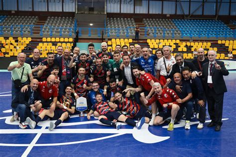 Futsal Storica Promozione In Serie A Per La Pirossigeno Cosenza