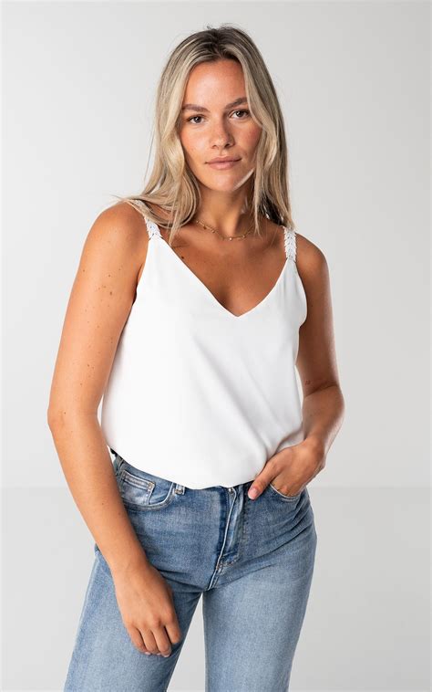 Basic Top Met V Hals Wit Guts Gusto Gutsgusto