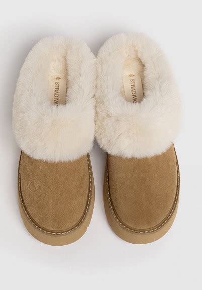 Son Clavados A Las Ugg Stradivarius Arrasa Con Sus Zuecos M S Calentitos