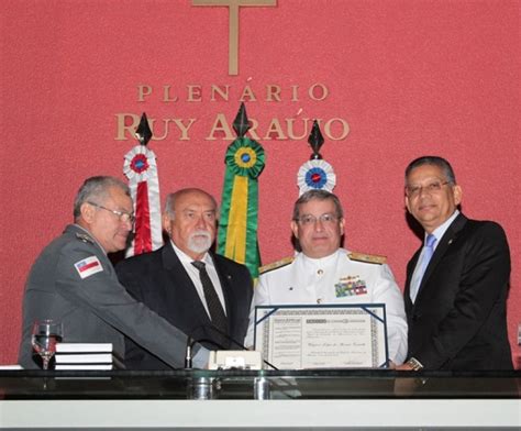 Comandante Do 9º Distrito Naval Recebe Título De Cidadão Do Amazonas