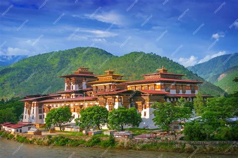 Premium Photo Punakha Dzong Monastery One Of The Largest Monestary In