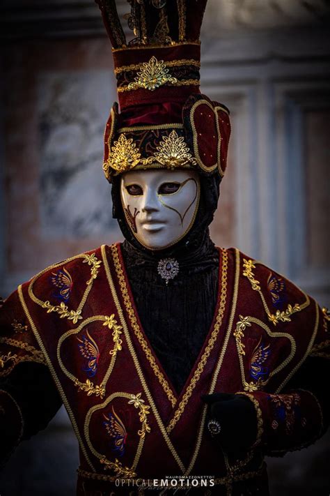 Épinglé par Alma Mallai sur Venise en 2024 Costume venitien Masque