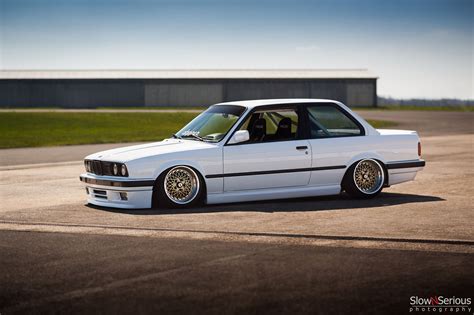 Amazing BMW E30 parked on tarmac