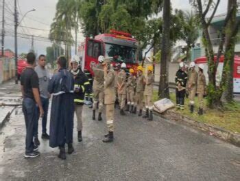 Incêndio em abrigo mata três crianças e uma mulher e deixa 13 feridos