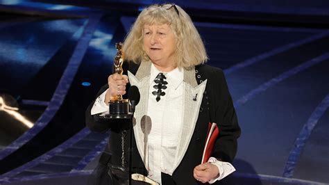 Jenny Beavan Wins Best Costume Design For ‘cruella At 2022 Oscars The Hollywood Reporter